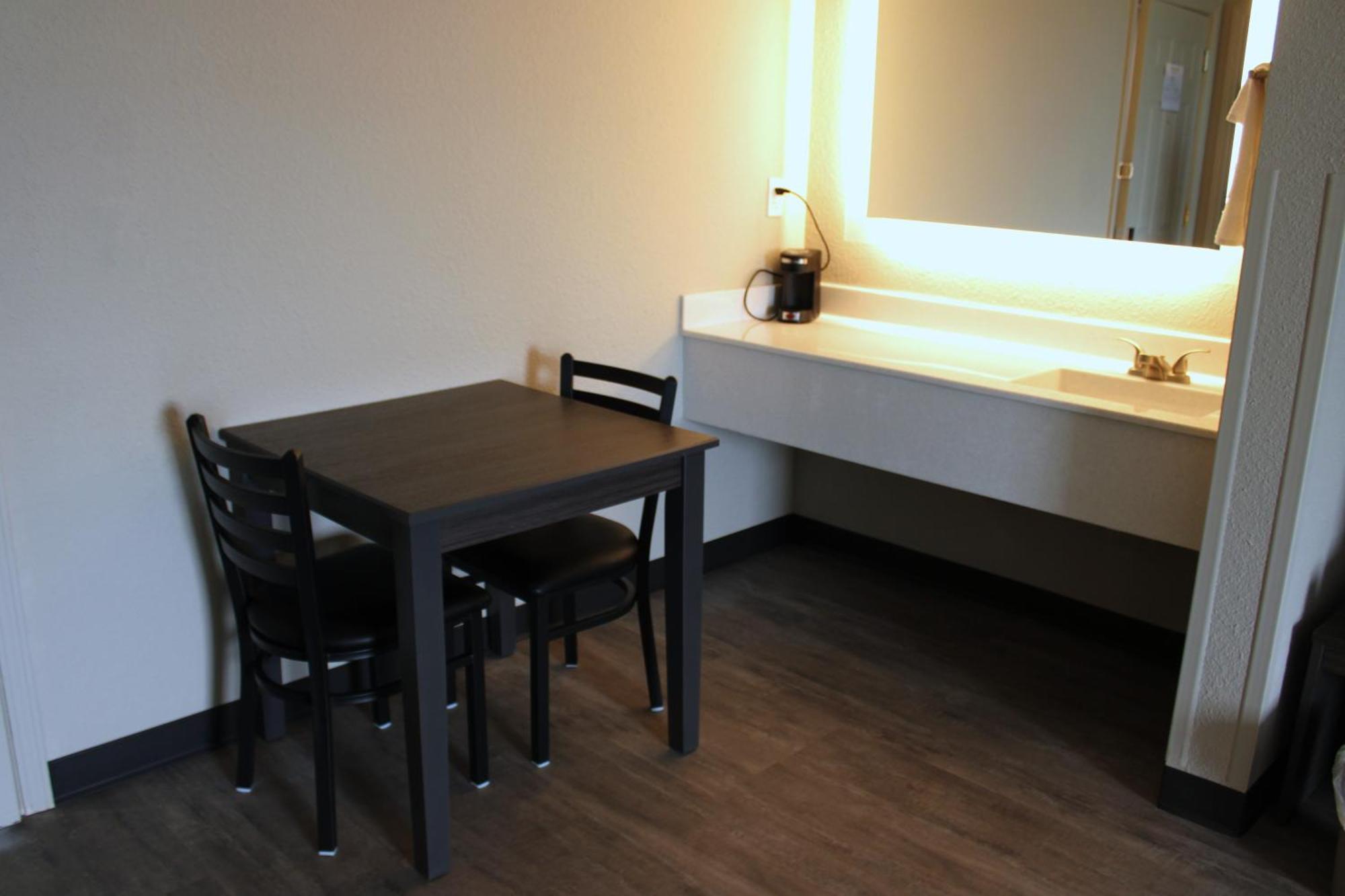 Boarders Inn And Suites By Cobblestone Lamar Missouri Екстериор снимка